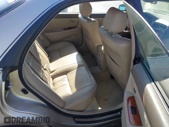 ✅ 2000 Lexus ES 300 • VIN: JT8BF28G2Y0270068 • Lot: 43086944. Wystawiony na IAAI z przebiegiem 131 915 mil. Bezpłatny archiwum sprzedaży aukcyjnych z USA i szczegółowy raport historii pojazdu na DreamBid. Zdjęcie 8.