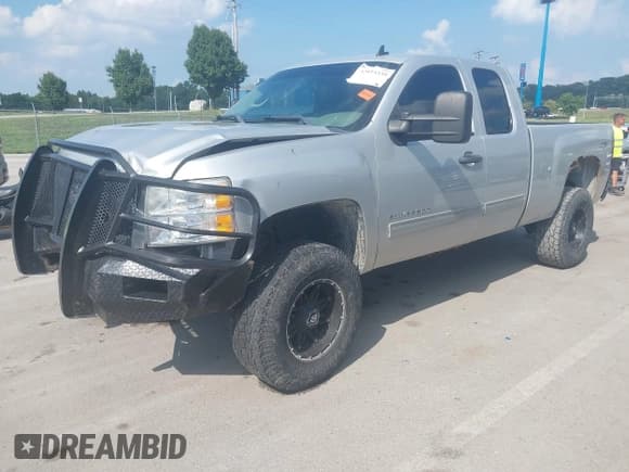 ✅ 2011 Chevrolet Silverado 1500 LS • VIN: 1GCRKREA4BZ421998 • Lot: 42973335. Listed on IAAI with 135,098 mi. Free auction sales archive from the USA and detailed vehicle history report at DreamBid. Image 18.
