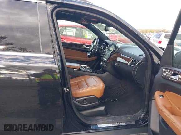 ✅ 2018 Mercedes-Benz GLS 450 • VIN: 4JGDF6EE3JB067152 • Lot: 43504246. Listed on IAAI with 83,189 mi. Free auction sales archive from the USA and detailed vehicle history report at DreamBid. Image 5.