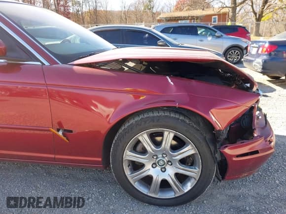 ✅ 2004 Jaguar XJ 8 • VIN: SAJWA71C64SG22478 • Lot: 43678488. Wystawiony na IAAI z przebiegiem 111 526 mil. Bezpłatny archiwum sprzedaży aukcyjnych z USA i szczegółowy raport historii pojazdu na DreamBid. Zdjęcie 17.