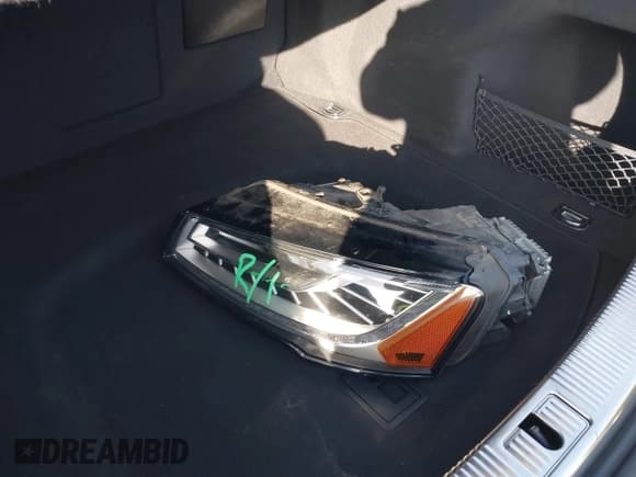 ✅ 2015 Audi A8 • VIN: WAUJGAFD5FN009771 • Lot: 41909647. Wystawiony na IAAI z przebiegiem 88 329 mil. Bezpłatny archiwum sprzedaży aukcyjnych z USA i szczegółowy raport historii pojazdu na DreamBid. Zdjęcie 18.