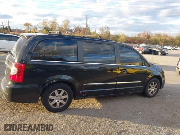 ✅ 2012 Chrysler Town & Country Touring L • VIN: 2C4RC1CG7CR143566 • Лот: 43695204. Опубликован ранее на IAAI с пробегом 231 787 миль. Бесплатный доступ к архиву аукционных продаж из США и подробный отчёт об истории автомобиля на DreamBid. Изображение 13.