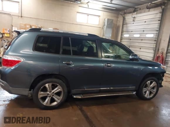 ✅ 2011 Toyota Highlander Limited • VIN: 5TDYK3EH4BS030499 • Lot: 43855271. Listed on IAAI with 162,881 mi. Free auction sales archive from the USA and detailed vehicle history report at DreamBid. Image 14.