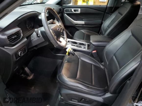 ✅ 2023 Ford Explorer XLT • VIN: 1FMSK8DHXPGA73861 • Lot: 52406525. Wystawiony na Copart z przebiegiem 25 742 mil. Bezpłatny archiwum sprzedaży aukcyjnych z USA i szczegółowy raport historii pojazdu na DreamBid. Zdjęcie 7.