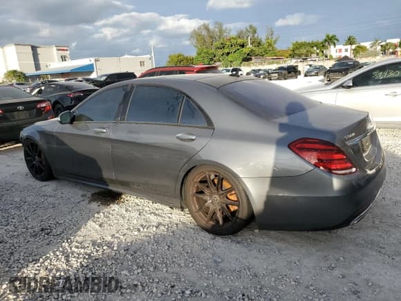 ✅ 2018 Mercedes-Benz S 560 • VIN: WDDUG8DB6JA369020 • Лот: 91482025. Опубликован ранее на Copart с пробегом 101 930 миль. Бесплатный доступ к архиву аукционных продаж из США и подробный отчёт об истории автомобиля на DreamBid. Изображение 2.