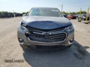 ✅ 2020 Chevrolet Traverse LT • VIN: 1GNEVHKW0LJ259892 • Lot: 81044815. Wystawiony na Copart z przebiegiem 99 296 mil. Bezpłatny archiwum sprzedaży aukcyjnych z USA i szczegółowy raport historii pojazdu na DreamBid. Zdjęcie 5.