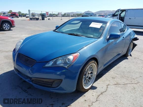✅ 2010 Hyundai Genesis Coupe Track • VIN: KMHHU6KH2AU010760 • Lot: 42688972. Wystawiony na IAAI z przebiegiem 112 055 mil. Bezpłatny archiwum sprzedaży aukcyjnych z USA i szczegółowy raport historii pojazdu na DreamBid. Zdjęcie 2.