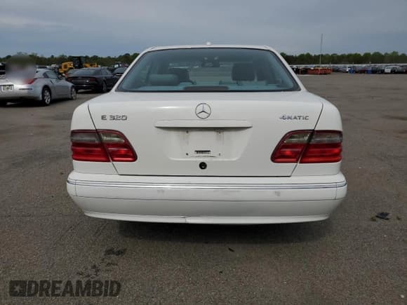 ✅ 2002 Mercedes-Benz E 320 • VIN: WDBJF82J12X065519 • Лот: 55997055. Опубликован ранее на Copart с пробегом 160 338 миль. Бесплатный доступ к архиву аукционных продаж из США и подробный отчёт об истории автомобиля на DreamBid. Изображение 6.