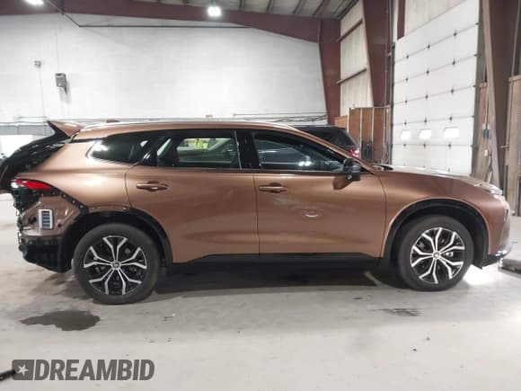 ✅ 2025 Toyota Crown XLE • VIN: JTDACAAJ6S3027956 • Lot: 43744579. Wystawiony na IAAI z przebiegiem 2 039 mil. Bezpłatny archiwum sprzedaży aukcyjnych z USA i szczegółowy raport historii pojazdu na DreamBid. Zdjęcie 14.