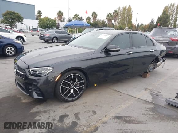 ✅ 2022 Mercedes-Benz E 350 • VIN: W1KZF8DB7NB078518 • Lot: 43561363. Listed on IAAI with 30,849 mi. Free auction sales archive from the USA and detailed vehicle history report at DreamBid. Image 2.