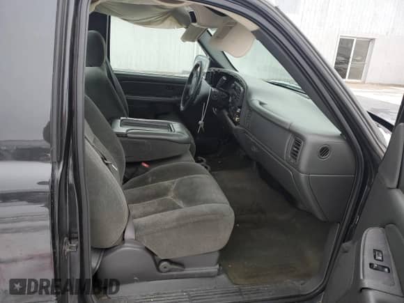 2004 Chevrolet Silverado 1500 LS z VIN 1GCEC14T14E188690, wystawiony jako Copart lot #42616285 z przebiegiem 186 116 mil mil oraz Czysty tytuł • Clean title. Historia ofert i sprzedaży dostępna na DreamBid. Obrazek 10.