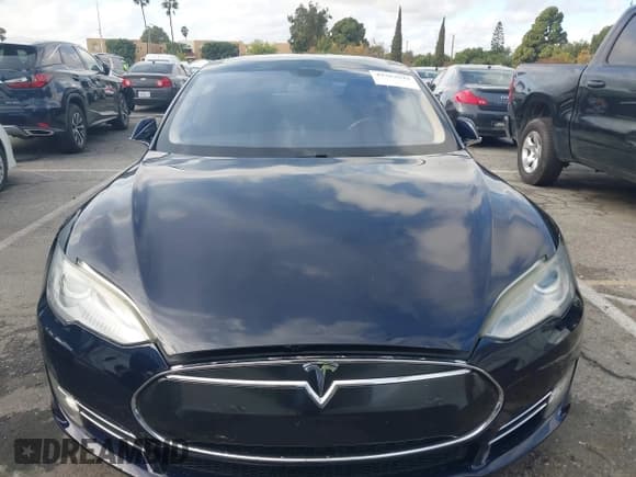 ✅ 2013 Tesla Model S • VIN: 5YJSA1DNXDFP06014 • Lot: 43763943. Wystawiony na IAAI z przebiegiem 161 183 mil. Bezpłatny archiwum sprzedaży aukcyjnych z USA i szczegółowy raport historii pojazdu na DreamBid. Zdjęcie 12.
