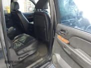 ✅ 2008 GMC Yukon XL SLT 4SB • VIN: 1GKFC16098R187443 • Lot: 41890053. Wystawiony na IAAI z przebiegiem 239 550 mil. Bezpłatny archiwum sprzedaży aukcyjnych z USA i szczegółowy raport historii pojazdu na DreamBid. Zdjęcie 8.