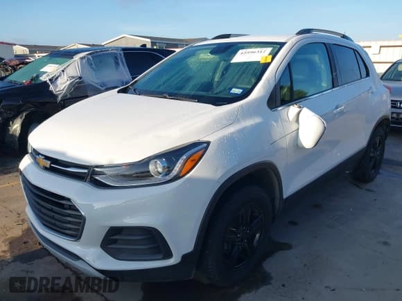 ✅ 2020 Chevrolet Trax LT • VIN: KL7CJPSBXLB313631 • Lot: 42590312. Wystawiony na IAAI z przebiegiem 57 032 mil. Bezpłatny archiwum sprzedaży aukcyjnych z USA i szczegółowy raport historii pojazdu na DreamBid. Zdjęcie 2.