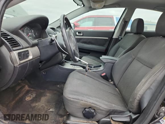 ✅ 2012 Mitsubishi Galant FE • VIN: 4A32B2FF4CE012294 • Lot: 86528425. Wystawiony na Copart z przebiegiem 231 590 mil. Bezpłatny archiwum sprzedaży aukcyjnych z USA i szczegółowy raport historii pojazdu na DreamBid. Zdjęcie 7.