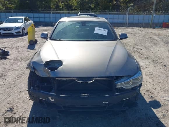 ✅ 2016 BMW 3 Series 328i • VIN: WBA8E9G57GNT86159 • Lot: 43480531. Wystawiony na IAAI z przebiegiem 116 120 mil. Bezpłatny archiwum sprzedaży aukcyjnych z USA i szczegółowy raport historii pojazdu na DreamBid. Zdjęcie 13.