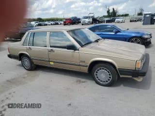 ✅ 1989 Volvo 740 • VIN: YV1FX884XK2368716 • Lot: 71722804. Wystawiony na Copart z przebiegiem 108 531 mil. Bezpłatny archiwum sprzedaży aukcyjnych z USA i szczegółowy raport historii pojazdu na DreamBid. Zdjęcie 4.