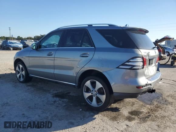 ✅ 2016 Mercedes-Benz GLE 350 • VIN: 4JGDA5JB1GA631058 • Лот: 91885465. Опубликован ранее на Copart с пробегом 106 302 миль. Бесплатный доступ к архиву аукционных продаж из США и подробный отчёт об истории автомобиля на DreamBid. Изображение 2.