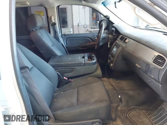 ✅ 2014 Chevrolet Tahoe Commercial • VIN: 1GNLC2E07ER188521 • Lot: 42715650. Wystawiony na IAAI z przebiegiem 194 028 mil. Bezpłatny archiwum sprzedaży aukcyjnych z USA i szczegółowy raport historii pojazdu na DreamBid. Zdjęcie 5.