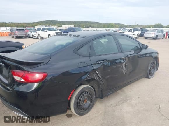 ✅ 2015 Chrysler 200 S • VIN: 1C3CCCBB1FN753962 • Lot: 43529154. Listed on IAAI with 173,477 mi. Free auction sales archive from the USA and detailed vehicle history report at DreamBid. Image 4.