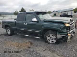 ✅ 2006 Chevrolet Silverado 1500 LS • VIN: 2GCEK19B561266573 • Lot: 71420804. Wystawiony na Copart z przebiegiem 153 471 mil mil. Skorzystaj z bezpłatnego archiwum sprzedaży aukcyjnych z USA i zobacz szczegółowy raport historii pojazdu na DreamBid. Zdjęcie 4.