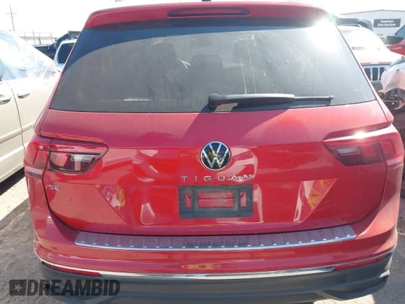 ✅ 2023 Volkswagen Tiguan SE • VIN: 3VVNB7AX6PM130801 • Lot: 43172108. Wystawiony na IAAI z przebiegiem 15 420 mil. Bezpłatny archiwum sprzedaży aukcyjnych z USA i szczegółowy raport historii pojazdu na DreamBid. Zdjęcie 17.