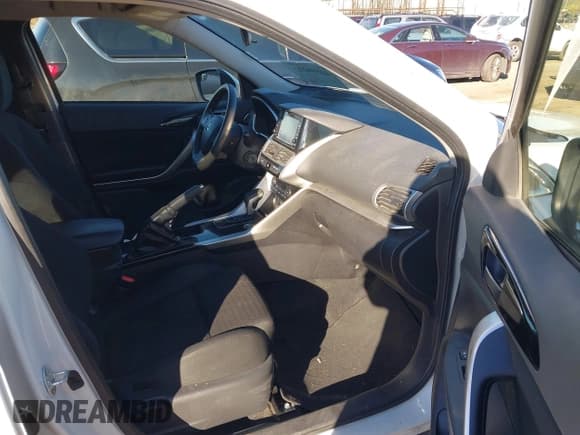 ✅ 2019 Mitsubishi Eclipse Cross ES • VIN: JA4AT3AA5KZ016935 • Lot: 43598223. Wystawiony na IAAI z przebiegiem 134 282 mil. Bezpłatny archiwum sprzedaży aukcyjnych z USA i szczegółowy raport historii pojazdu na DreamBid. Zdjęcie 5.