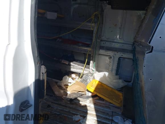 ✅ 2016 Ford Transit Cargo • VIN: 1FTYE9ZM5GKA61096 • Lot: 43857358. Wystawiony na IAAI z przebiegiem 216 016 mil. Bezpłatny archiwum sprzedaży aukcyjnych z USA i szczegółowy raport historii pojazdu na DreamBid. Zdjęcie 8.