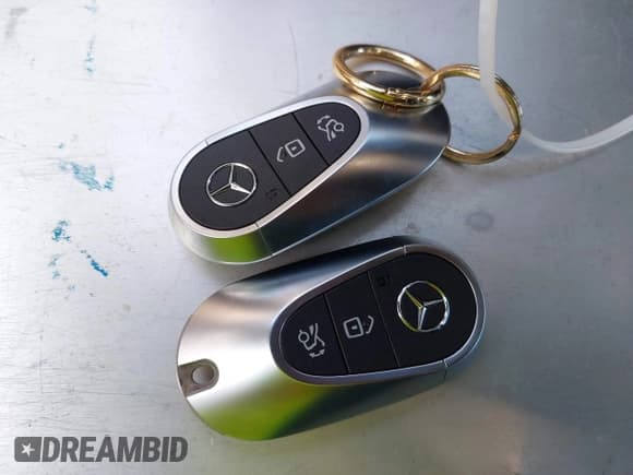 ✅ 2025 Mercedes-Benz GLC 300 • VIN: W1NKM4GB2SF358298 • Lot: 42930447. Listed on IAAI with 2,110 mi. Free auction sales archive from the USA and detailed vehicle history report at DreamBid. Image 11.