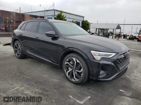 ✅ 2024 Audi Q8 e-tron Premium Plus • VIN: WA15AAGE3RB054222 • Lot: 67028995. Wystawiony na Copart z przebiegiem 5 692 mil. Bezpłatny archiwum sprzedaży aukcyjnych z USA i szczegółowy raport historii pojazdu na DreamBid. Zdjęcie 4.