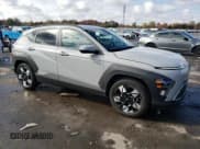 ✅ 2025 Hyundai Kona SEL • VIN: KM8HB3AB7SU306750 • Лот: 91208265. Опубликован ранее на Copart с пробегом 8 474 миль. Бесплатный доступ к архиву аукционных продаж из США и подробный отчёт об истории автомобиля на DreamBid. Изображение 4.