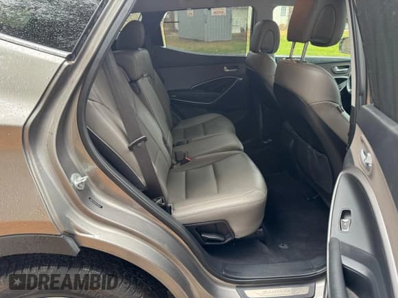 ✅ 2017 Hyundai Santa Fe 2.4L • VIN: 5NMZUDLB6HH016604 • Lot: 92721545. Listed on Copart with 126,698 mi. Free auction sales archive from the USA and detailed vehicle history report at DreamBid. Image 6.