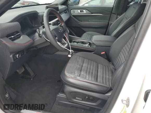 ✅ 2025 Ford Explorer ST-Line • VIN: 1FMUK8KH1SGB98588 • Lot: 92506595. Wystawiony na Copart z przebiegiem 5 403 mil. Bezpłatny archiwum sprzedaży aukcyjnych z USA i szczegółowy raport historii pojazdu na DreamBid. Zdjęcie 7.