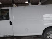 ✅ 2023 Chevrolet Express Cargo • VIN: 1GCWGAFP6P1250363 • Lot: 41900880. Wystawiony na IAAI z przebiegiem 38 474 mil. Bezpłatny archiwum sprzedaży aukcyjnych z USA i szczegółowy raport historii pojazdu na DreamBid. Zdjęcie 14.