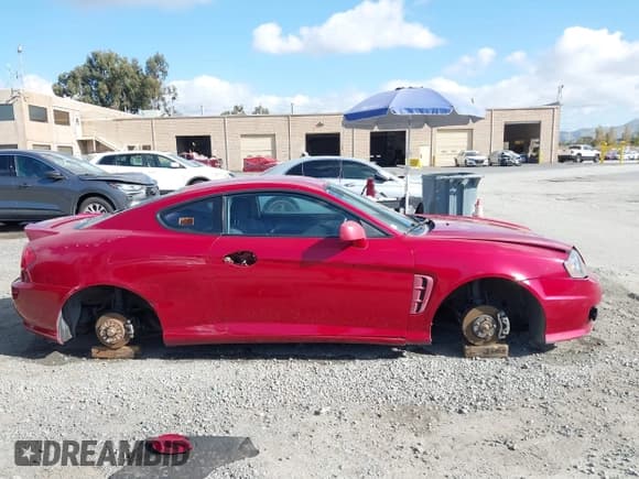 ✅ 2005 Hyundai Tiburon GS • VIN: KMHHM65D45U183100 • Лот: 43627934. Опубликован ранее на IAAI с пробегом 130 401 миль. Бесплатный доступ к архиву аукционных продаж из США и подробный отчёт об истории автомобиля на DreamBid. Изображение 13.
