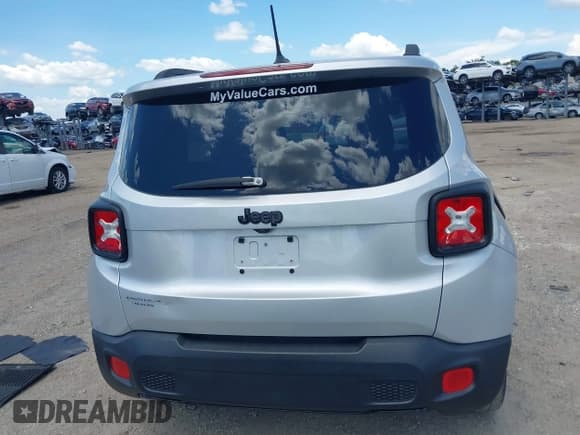 ✅ 2017 Jeep Renegade Latitude • VIN: ZACCJABB6HPG23465 • Lot: 42586122. Listed on IAAI with 72,465 mi. Free auction sales archive from the USA and detailed vehicle history report at DreamBid. Image 17.