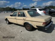 ✅ 1982 Mercedes-Benz 300 D • VIN: WDBAB33A7CB008365 • Лот: 80248424. Опубликован ранее на Copart с пробегом 234 488 миль. Бесплатный доступ к архиву аукционных продаж из США и подробный отчёт об истории автомобиля на DreamBid. Изображение 2.