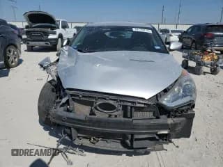 ✅ 2015 Hyundai Veloster Turbo • VIN: KMHTC6AE4FU237170 • Lot: 76179214. Wystawiony na Copart z przebiegiem Nie podano. Bezpłatny archiwum sprzedaży aukcyjnych z USA i szczegółowy raport historii pojazdu na DreamBid. Zdjęcie 5.