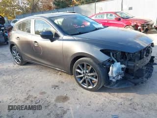 ✅ 2018 Mazda 3 Grand Touring • VIN: 3MZBN1M37JM174454 • Lot: 43557872. Wystawiony na IAAI z przebiegiem 142 617 mil. Bezpłatny archiwum sprzedaży aukcyjnych z USA i szczegółowy raport historii pojazdu na DreamBid. Zdjęcie 1.