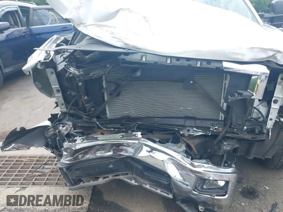 ✅ 2014 Chevrolet Silverado 1500 LT • VIN: 1GCUKRECXEF193796 • Lot: 42843065. Wystawiony na IAAI z przebiegiem 125 130 mil. Bezpłatny archiwum sprzedaży aukcyjnych z USA i szczegółowy raport historii pojazdu na DreamBid. Zdjęcie 6.