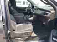 ✅ 2021 Chevrolet Suburban RST • VIN: 1GNSCEKD5MR228825 • Lot: 42916245. Wystawiony na IAAI z przebiegiem 52 657 mil. Bezpłatny archiwum sprzedaży aukcyjnych z USA i szczegółowy raport historii pojazdu na DreamBid. Zdjęcie 5.