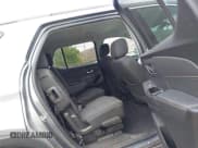 ✅ 2020 Chevrolet Traverse LT Cloth • VIN: 1GNERGKW4LJ171782 • Lot: 43415058. Wystawiony na IAAI z przebiegiem 76 109 mil. Bezpłatny archiwum sprzedaży aukcyjnych z USA i szczegółowy raport historii pojazdu na DreamBid. Zdjęcie 8.