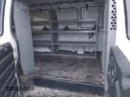 ✅ 2005 Chevrolet Express Cargo • VIN: 1GCGG25V951133416 • Lot: 43580678. Wystawiony na IAAI z przebiegiem 249 958 mil. Bezpłatny archiwum sprzedaży aukcyjnych z USA i szczegółowy raport historii pojazdu na DreamBid. Zdjęcie 8.