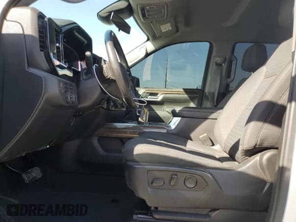 ✅ 2022 Chevrolet Silverado 1500 LT Trail Boss • VIN: 3GCUDFED2NG601935 • Lot: 57269695. Wystawiony na Copart z przebiegiem 62 485 mil. Bezpłatny archiwum sprzedaży aukcyjnych z USA i szczegółowy raport historii pojazdu na DreamBid. Zdjęcie 7.