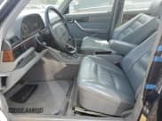 ✅ 1990 Mercedes-Benz 420 SEL • VIN: WDBCA35E7LA535629 • Лот: 66159205. Опубликован ранее на Copart с пробегом 152 634 миль. Бесплатный доступ к архиву аукционных продаж из США и подробный отчёт об истории автомобиля на DreamBid. Изображение 7.