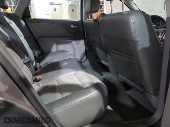 ✅ 2005 Mercury Montego Luxury • VIN: 1MEFM40115G607035 • Лот: 61989245. Опубликован ранее на Copart с пробегом 174 553 миль. Бесплатный доступ к архиву аукционных продаж из США и подробный отчёт об истории автомобиля на DreamBid. Изображение 10.