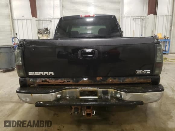 ✅ 2006 GMC Sierra Denali • VIN: 2GTEK63N461196693 • Lot: 88791915. Wystawiony na Copart z przebiegiem 283 184 mil. Bezpłatny archiwum sprzedaży aukcyjnych z USA i szczegółowy raport historii pojazdu na DreamBid. Zdjęcie 6.