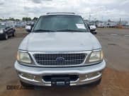 ✅ 1998 Ford Expedition XLT • VIN: 1FMPU18LXWLB92425 • Lot: 43325275. Wystawiony na IAAI z przebiegiem 180 023 mil. Bezpłatny archiwum sprzedaży aukcyjnych z USA i szczegółowy raport historii pojazdu na DreamBid. Zdjęcie 6.