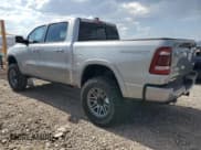 ✅ 2022 Ram 1500 Laramie • VIN: 1C6SRFJM7NN224144 • Лот: 63151434. Опубликован ранее на Copart с пробегом 22 497 миль. Бесплатный доступ к архиву аукционных продаж из США и подробный отчёт об истории автомобиля на DreamBid. Изображение 2.