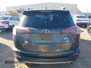 ✅ 2017 Toyota RAV4 XLE • VIN: JTMWFREV5HD096195 • Lot: 43585848. Wystawiony na IAAI z przebiegiem 177 457 mil. Bezpłatny archiwum sprzedaży aukcyjnych z USA i szczegółowy raport historii pojazdu na DreamBid. Zdjęcie 16.